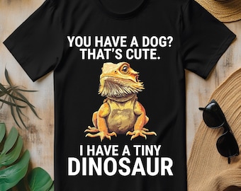 Você tem um cachorro, eu tenho um pequeno dinossauro PNG, design de camiseta engraçada com dragão barbudo