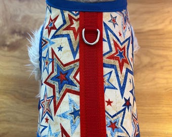 Arnés para perro pequeño con estampado de estrellas rojas, blancas y azules, fabricado en EE. UU., arneses para perros, ropa para mascotas, patriótico