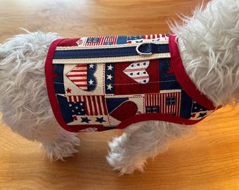 Arnés para perros pequeños con estampado de patchwork americano, fabricado en EE. UU., arneses para perros, ropa para mascotas, patriótico