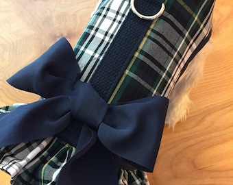 Arnés para perros pequeños con volantes y diseño de cuadros escoceses para niñas de la escuela, fabricado en EE. UU.