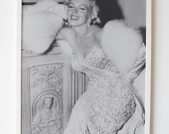 Vintage Marilyn Monroe White Dress Poster: Fashion Pop Culture Wall Art