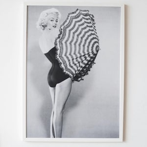 Marilyn Monroe Poster, Black and White Art, Vintage Wall Art, Fashion Photography, Old Hollywood Print, Digital Download, Beauty Room Decor