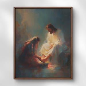 Puede incluir: Una pintura religiosa enmarcada representa una figura con túnica blanca sentada, con otra figura arrodillada lavándole los pies. La obra de arte presenta tonos cálidos de marrón, rojo y amarillo, sobre un fondo azul suave.