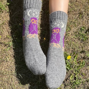 Knitted wool socks night owl moon grey purple fairisle colorwork nordic norwegian scadinavian