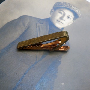 TEXTURED TIE BAR Vintage Brass Tie Clip Wedding Accessories Free Shipping image 3