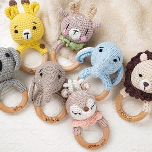 Personalized Animal Crochet Rattle, Baby gift, Engraved Rattle Ring Toy for Newborn, Wooden rattle, Soothing rattle, Baby shower Gift