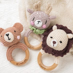 Eco-Friendly Wooden Baby Rattle, Personalized Animal Crochet Rattle,Engraved Rattle Ring Toy for Newborn,Unique Baby Shower Gift,Baby Shower