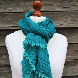 Green linen scarf, womens scarf, scarf men, 100% linen scarf, natural linen scarf, lightweight scarf