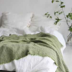 Linen blanket. Waffle linen throw. Linen bedding in green. Summer throw. Baby blanket.