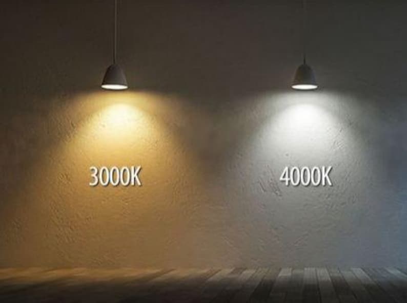 Op de afbeelding: Twee hanglampen verlichten getextureerde muren en tonen het verschil tussen 3000K en 4000K kleurtemperaturen. De linkerkant toont een warme, gelige gloed, terwijl de rechterkant een koel, wit licht uitstraalt.