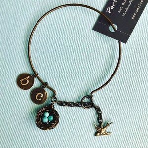 Pulsera personalizada con forma de nido de petirrojo y turquesa Kingman de Arizona. ¡Elige el dije con forma de huevo o letra inicial que prefieras!
