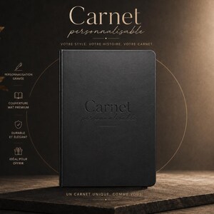 Peut inclure: Un carnet noir à la finition mate avec le texte Carnet personnalisable embossé sur la couverture avant. Le carnet est présenté verticalement avec des coins arrondis et un design de surface propre et uni.