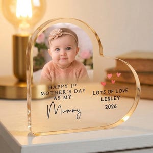 Puede incluir: Un letrero de madera r&uacute;stica con el texto "Welcome to our home" en letras blancas. El letrero presenta un acabado envejecido y un dise&ntilde;o simple y acogedor, ideal para la decoraci&oacute;n de la puerta principal.