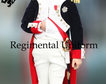 Peut inclure: Un uniforme de régiment avec une veste en velours bleu marine, des épaulettes et des boutons dorés, un gilet blanc et un pantalon blanc. L'uniforme comprend une écharpe et des bordures rouges, et une épée. Le texte "Regimental Uniform" est affiché.