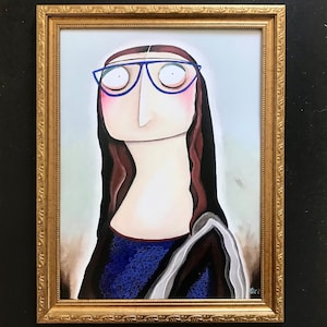 Könnte beinhalten: Ein gerahmtes Kunstwerk mit einem skurrilen Porträt einer Figur mit blauer Brille. Die Figur hat eine lange Nase und ist in einem blau gemusterten Oberteil und einer dunklen Robe gekleidet. Der Rahmen ist goldfarben.