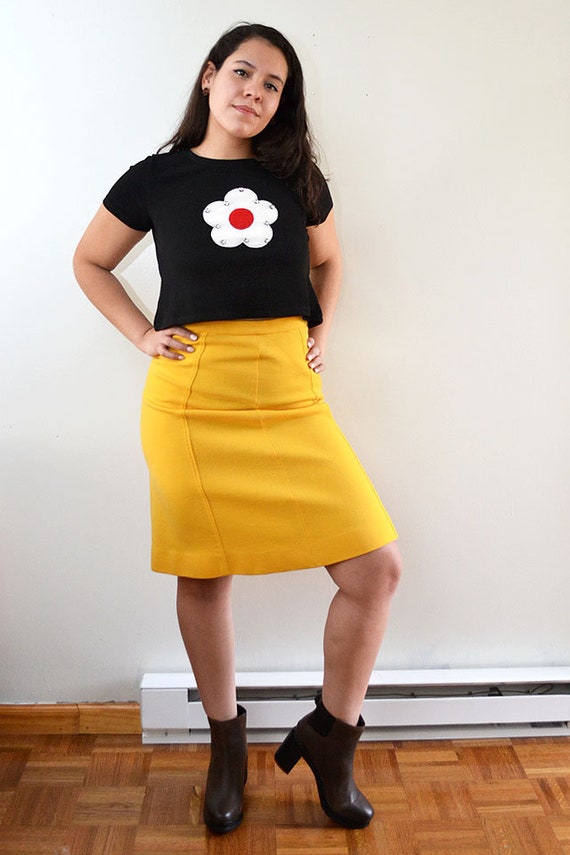 Vintage 70's Mod Mellow Yellow Knee Length Skirt /