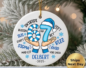 67 Ornament, lustige Kinder Weihnachten 6 7 Ornament, Six Seven Teen Slang, personalisierter Name & Jahr, Gen Alpha Weihnachtsgeschenk 2025