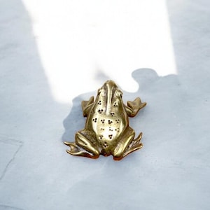 Brass Frog Statue - Mini Frog King Sculpture, Pocket Animal Ornament, Antique Bronze Frog Figurine, Small Lucky Toad, Vintage Decor Gift