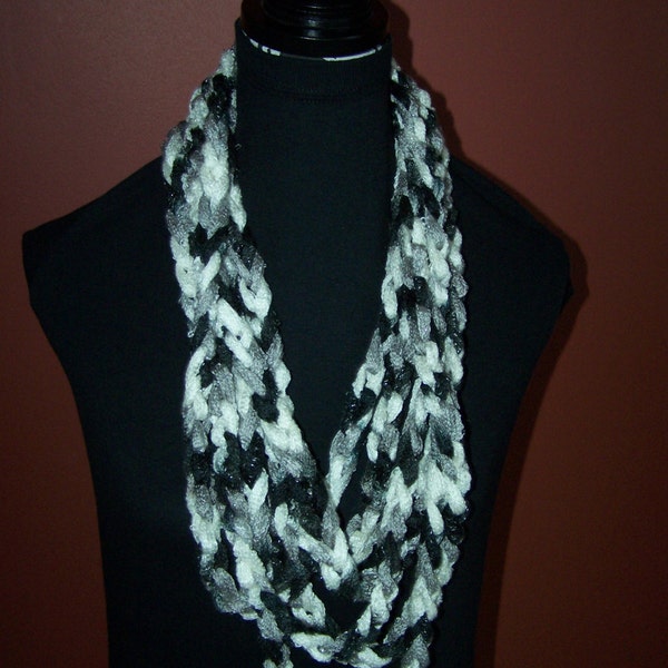 Continuous Hip Hop Crochet Chain Scarf