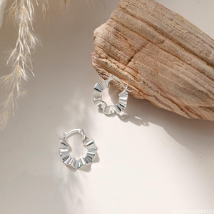925 Silver Ruffle Hoops, Minimalist Wavy Hoop Earrings, Dainty Silver Huggie Earrings, Unique Gift for Her, Simple Everyday Huggie Hoops