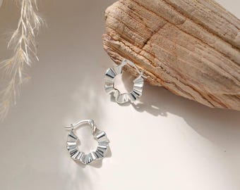 Orecchini A Cerchio Con Note Musicali In Argento Placcato Oro: Il Regalo Perfetto Per Le Amanti Della Musica! - 3