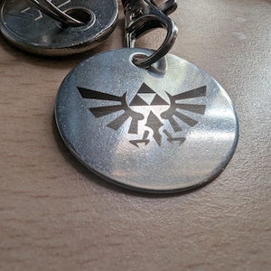 Triforce Keychain - Stainless Steel Zelda Keychain with Engraved Triforce Symbol & Clasp - Legend of Zelda Fan Accessory