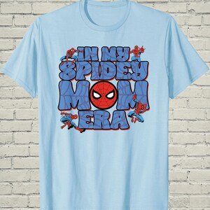Camiseta de Spidey para mamá, camiseta de superhéroe de cómic, regalo del Día de la Madre para la esposa, camiseta gráfica "En mi era", ropa para padres geeks imagen 5