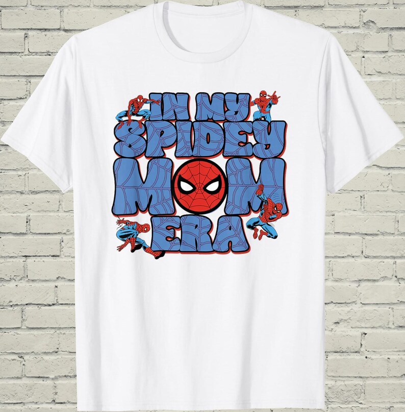Camiseta de Spidey para mamá, camiseta de superhéroe de cómic, regalo del Día de la Madre para la esposa, camiseta gráfica "En mi era", ropa para padres geeks imagen 1