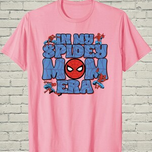 Camiseta de Spidey para mamá, camiseta de superhéroe de cómic, regalo del Día de la Madre para la esposa, camiseta gráfica "En mi era", ropa para padres geeks imagen 3