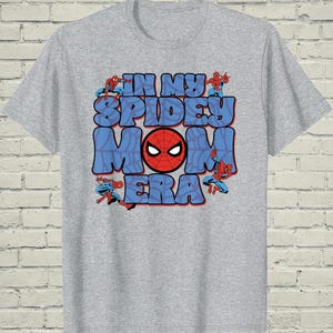 Camiseta de Spidey para mamá, camiseta de superhéroe de cómic, regalo del Día de la Madre para la esposa, camiseta gráfica "En mi era", ropa para padres geeks imagen 2