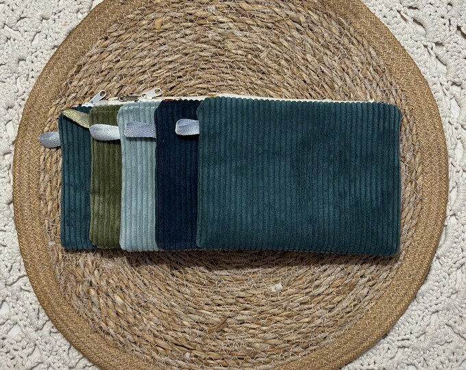 Small flat pouch in corduroy and coated cotton