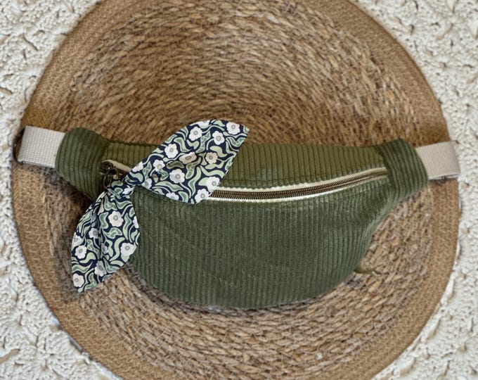 Khaki corduroy multi-pocket fanny pack – Handmade – Trendy women's fanny pack – Adjustable belt pouch – Handcrafted accessory