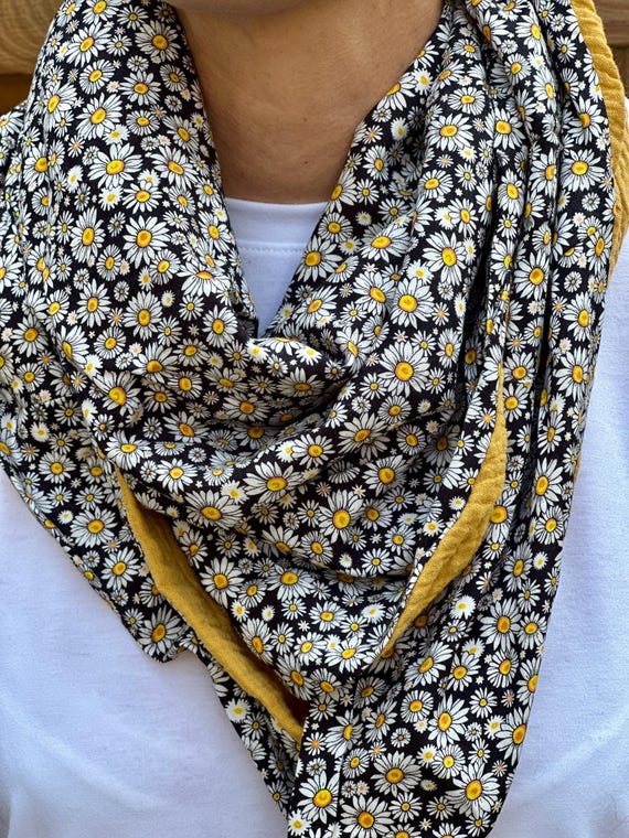 Daisy Ray Triangle Scarf