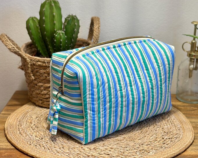 Toiletry bag – Quilted vanity case for travel and bathroom