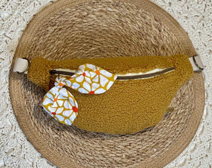 Mustard-colored sherpa/muslin fanny pack – Handmade – Trendy women's fanny pack – Adjustable belt pouch – Handcrafted accessory