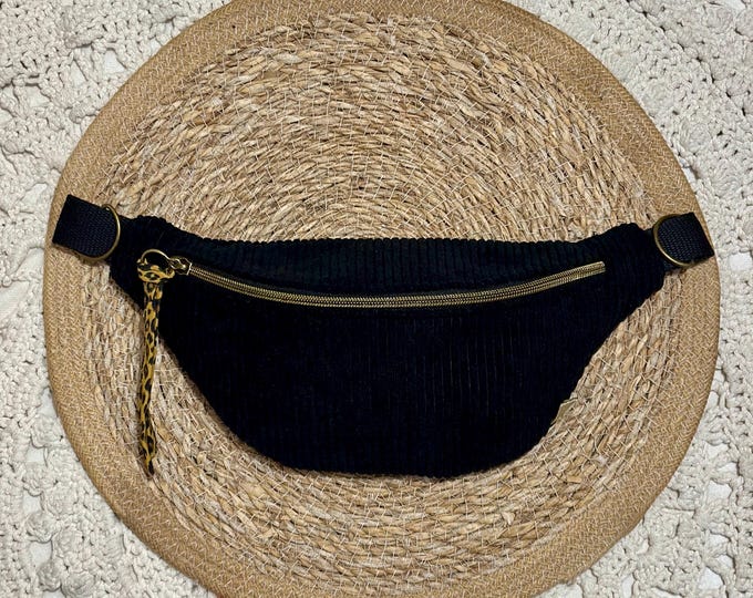 Black corduroy multi-pocket fanny pack – Handmade – Trendy women's fanny pack – Adjustable belt pouch – Handcrafted accessory