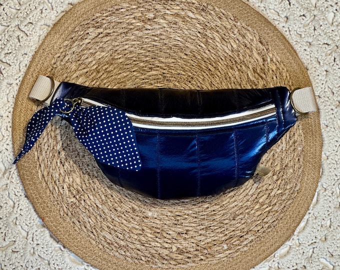 Navy blue puffer fabric fanny pack – Handmade – Trendy women's fanny pack – Adjustable belt pouch – Handcrafted accessory
