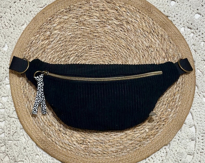 Black corduroy multi-pocket fanny pack – Handmade – Trendy women's fanny pack – Adjustable belt pouch – Handcrafted accessory