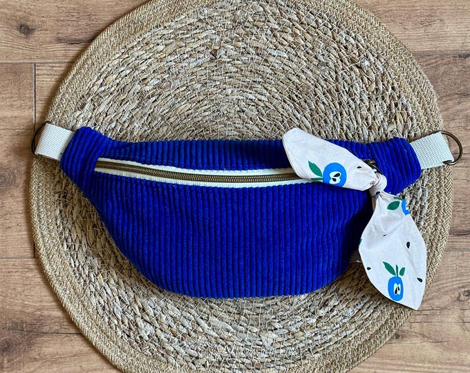 Electric blue corduroy fanny pack – Handmade – Trendy women's fanny pack – Adjustable belt pouch – Multi-purpose handcrafted accessory