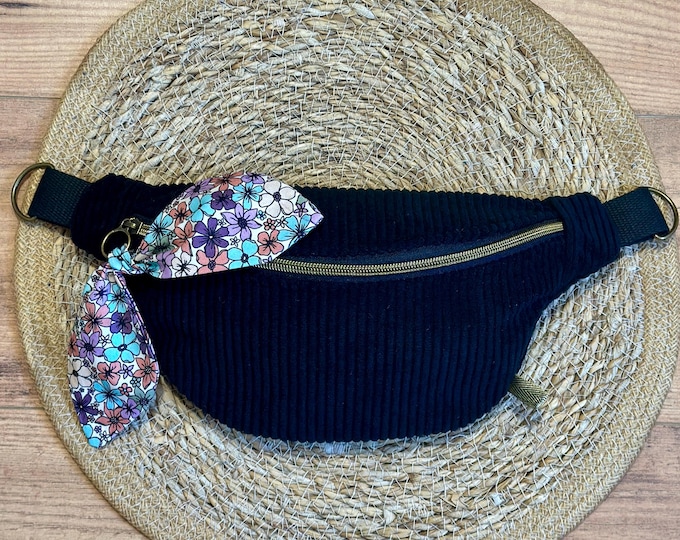 Black corduroy multi-pocket fanny pack – Handmade – Trendy women's fanny pack – Adjustable belt pouch – Handcrafted accessory