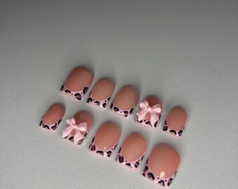 ☘️ プレスオンネイル つけ爪 ネイルチップ ピンク ヒョウ柄 ネオンピンクヒョウ柄ネイルチップ ネイルチップ（つけ爪） HerN