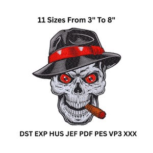 Puede incluir: Calavera bordada con un sombrero fedora negro con una banda roja y ojos rojos, fumando un cigarro. El diseño está disponible en 11 tamaños, de 7,6 cm a 20,3 cm. La imagen también incluye el texto "DST EXP HUS JEF PDF PES VP3 XXX".