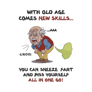 Könnte beinhalten: Ein Stickmotiv mit einer älteren Person in roter Weste, blauem Hemd und gelber Hose, die niest, mit einer grünen Wolke dahinter. Der Text lautet: WITH OLD AGE COMES NEW SKILLS... ...AAA CHOO! YOU CAN SNEEZE FART AND PISS YOURSELF ALL IN ONE GO!