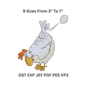 Peut inclure: Une broderie d'un dessin animé de poulet blanc, orange et jaune, lançant un œuf. L'image comprend le texte "9 Tailles De 7.6 cm À 17.8 cm" et des abréviations de type de fichier. Le poulet a un grand bec jaune et une crête et des pattes orange.