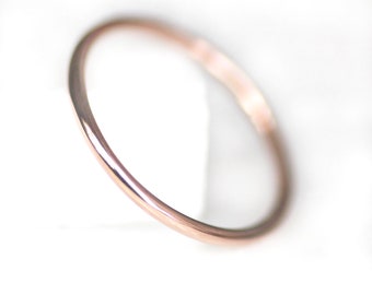 Massiver Rose Gold schlichter Ring, 14K / 10K Gold 1.3mm dünnes rundes Band, minimalistischer Stapelring, 16 Gauge, Spacer / Midi Ring