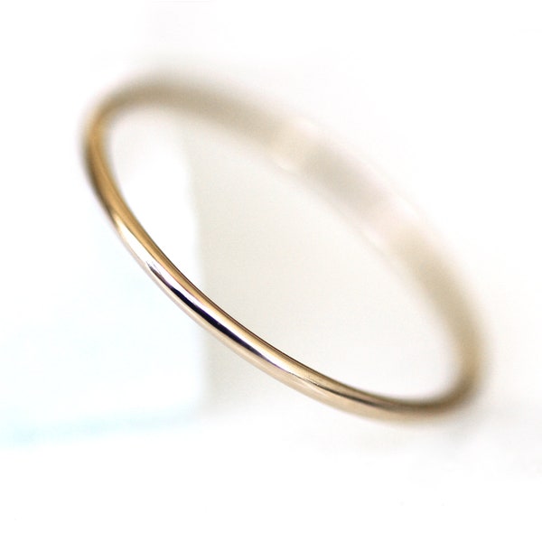 Solid Gold Skinny Ring, 14K / 10K 1mm Simple Round Band, 18 Gauge Ring, Thin Stacking Ring, Knuckle Ring, Midi Ring, Spacer Band