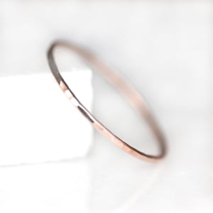 Solid Rose Gold Extra Skinny Ring, .8mm Simple Hammered Round Band, 10K / 14K Rose Gold Thin Stacking Ring, Midi Ring, Spacer Band
