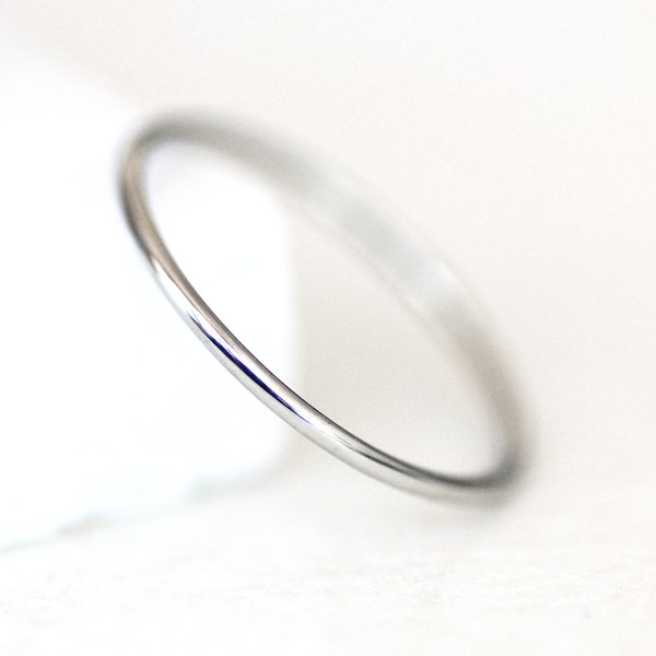 Solid White Gold Skinny Ring, 14K / 10K Gold Simple Band, 1mm / 18 Gauge Ring, Thin Stacking Ring, Knuckle Ring, Midi Ring, Spacer Band