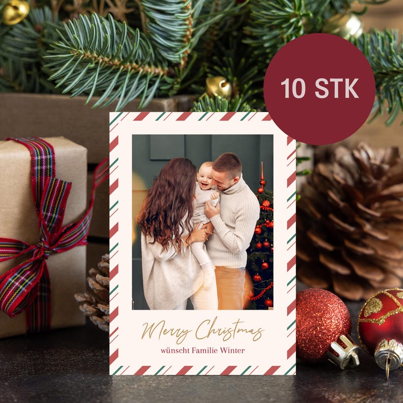 May include: Christmas card featuring a family portrait with the text "Merry Christmas" and "w&uuml;nscht Familie Winter". The card has a cream background with red and green striped borders. A red circle with "10 STK" is in the upper right corner.