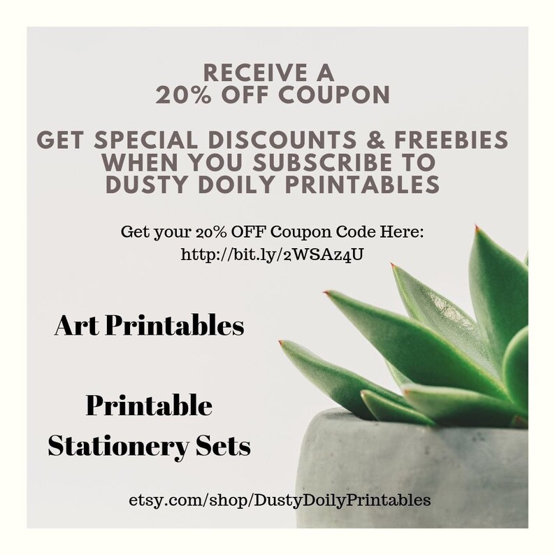 Puede incluir: Un gr&aacute;fico con una planta suculenta en una maceta. El texto dice "Recibe un cup&oacute;n de descuento del 20%. Obt&eacute;n descuentos especiales y regalos gratis cuando te suscribas a Dusty Doily Printables. Obt&eacute;n tu c&oacute;digo de cup&oacute;n del 20% aqu&iacute;: http://bit.ly/2WSAz4U. Arte Imprimible. Conjuntos de papeler&iacute;a imprimibles. etsy.com/shop/DustyDoilyPrintables"